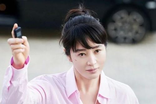 'Chị đại' Kim Hye Soo lại gây sốt