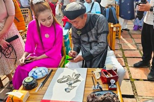Phong vị Tết Huế
