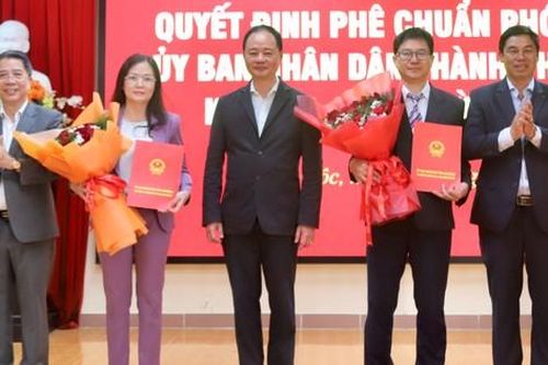 Trao quyết định phê chuẩn hai phó chủ tịch thành phố Bảo Lộc