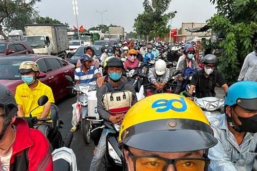 Cửa ngõ về miền Tây ken cứng người