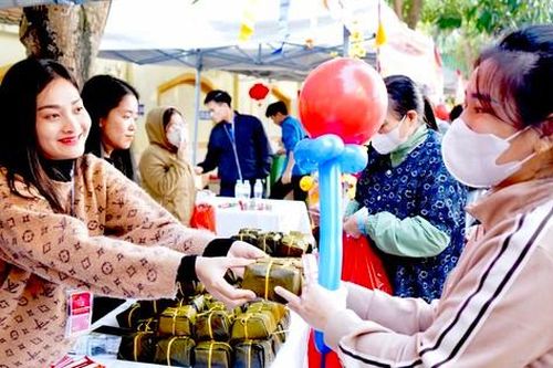 'Chợ 0 đồng', trao Tết yêu thương đến bệnh nhi nghèo