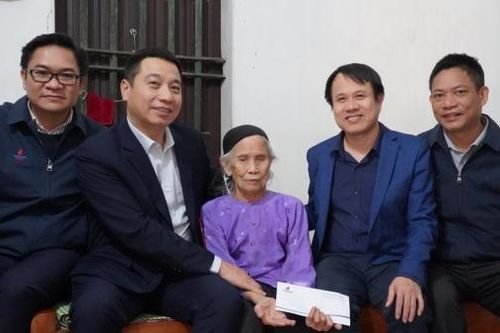 Nhà máy Nhiệt điện Thái Bình 2 tặng quà Tết cho các gia đình có hoàn cảnh khó khăn