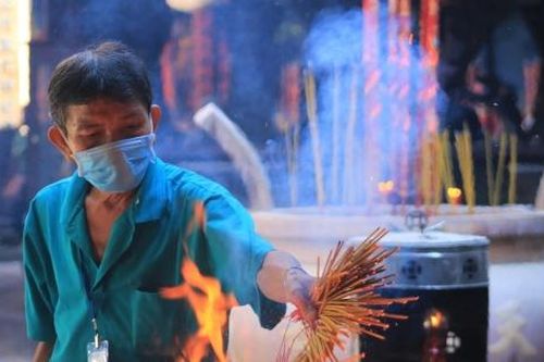 Nguy cơ ung thư phổi từ thói quen ngày Tết