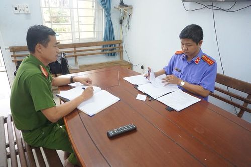 Trực tiếp kiểm sát Nhà tạm giữ Công an quận Ngũ Hành Sơn