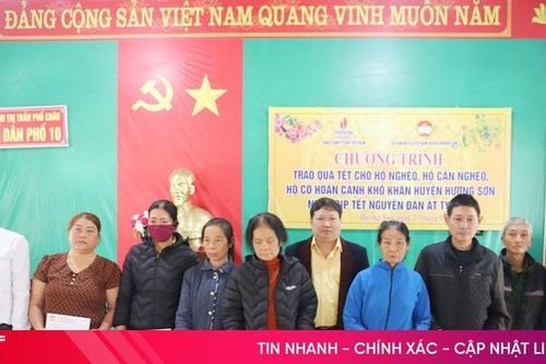 Trao quà Tết cho người nghèo ở Hương Sơn, Nghi Xuân