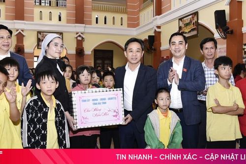 Lãnh đạo tỉnh tặng quà, chúc Tết tại các cơ sở bảo trợ xã hội