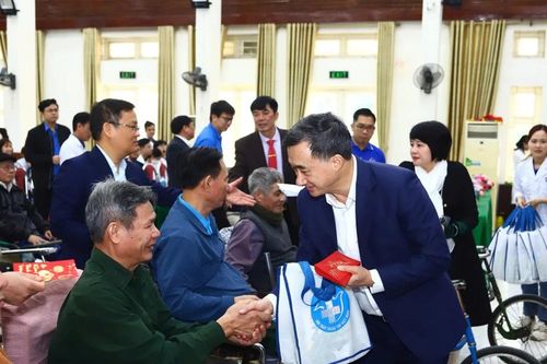 Bộ Y tế thăm, tặng quà Tết Trung tâm Điều dưỡng thương bệnh binh