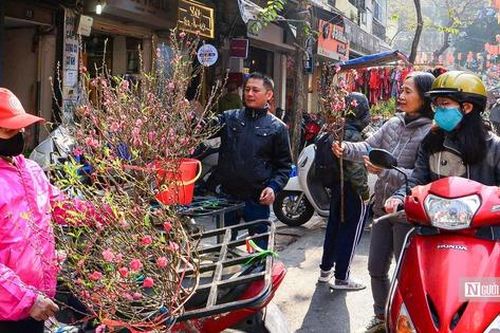Rực rỡ sắc xuân tại chợ hoa họp duy nhất một lần trong năm