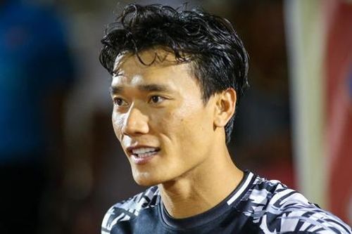 Vừa chia tay, thủ môn Bùi Tiến Dũng đã tái ngộ CLB TPHCM