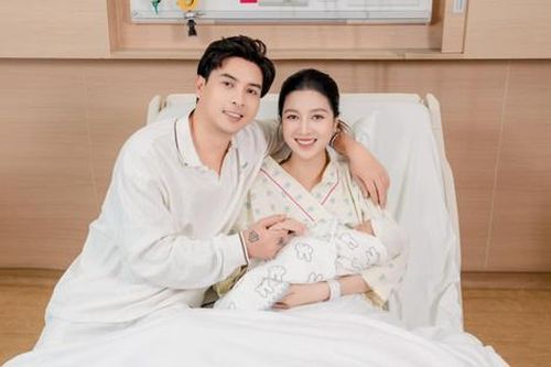 Vợ Hồ Quang Hiếu sinh con trai đầu lòng