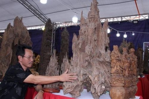 Siêu phẩm tháp trầm hương được trả giá 1,6 tỷ đồng