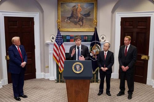Elon Musk 'dội nước lạnh' lên kế hoạch AI 500 tỷ USD của Tổng thống Trump, cho rằng các công ty 'không có tiền'