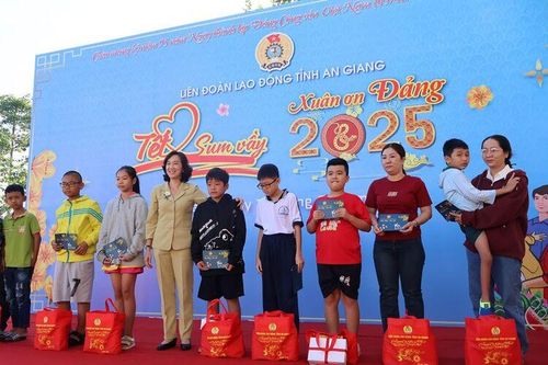 Xuân đầm ấm cho đoàn viên, người lao động