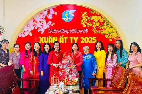 Hội Nữ Doanh nhân An Giang chúc Tết các đơn vị