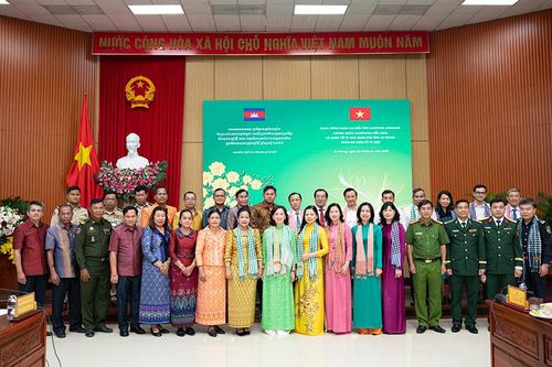 Lãnh đạo tỉnh Kampong Chhnang thăm, chúc Tết tỉnh An Giang