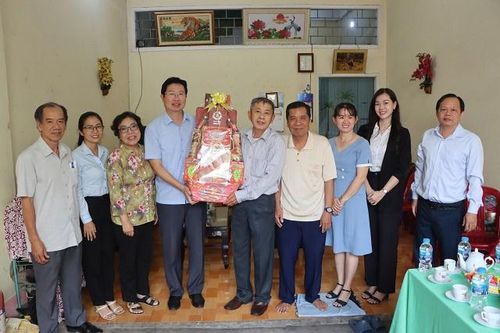Lãnh đạo tỉnh thăm, chúc Tết Tổ Nhân dân tự quản tại TP Cao Lãnh