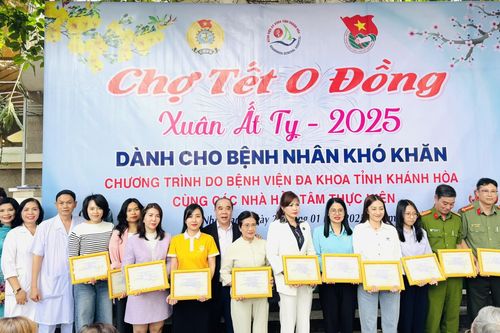 Bệnh viện Đa khoa tỉnh tổ chức phiên chợ Tết 0 đồng cho 400 bệnh nhân
