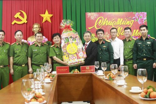 Phó Chủ tịch UBND tỉnh Trần Hòa Nam thăm, chúc Tết các đơn vị trực chiến