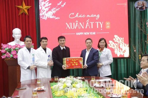 Lãnh đạo UBND tỉnh kiểm tra công tác trực, phục vụ tết tại một số đơn vị
