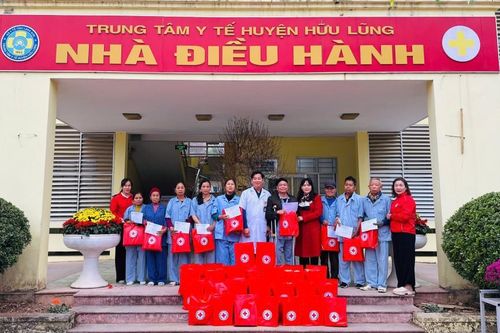 Trao tặng 60 suất quà tết cho các bệnh nhân đang điều trị chạy thận nhân tạo tại Trung tâm Y tế Hữu Lũng