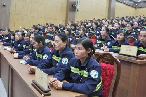 Những người giữ đường phố Ðà Lạt sạch, đẹp trong tết