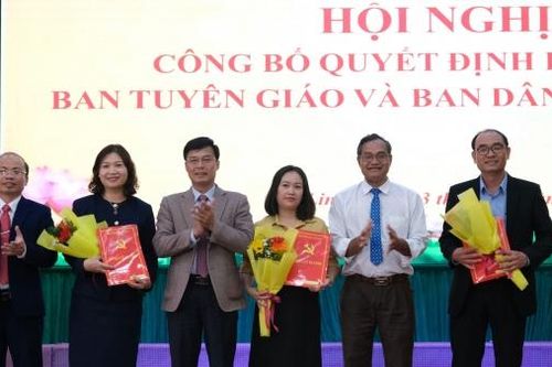 Di Linh công bố quyết định hợp nhất Ban Tuyên giáo và Ban Dân vận Huyện ủy