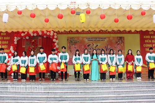'Tết sum vầy-Xuân gắn kết': Lan tỏa việc làm nhân ái trong trường học