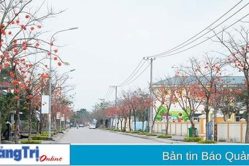 Người dân thị trấn Cam Lộ làm đường hoa đón Tết
