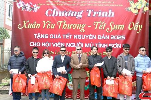 Chương trình 'Xuân yêu thương - Tết sum vầy'