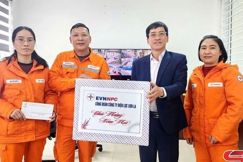 Tặng quà công nhân, người lao động có hoàn cảnh khó khăn