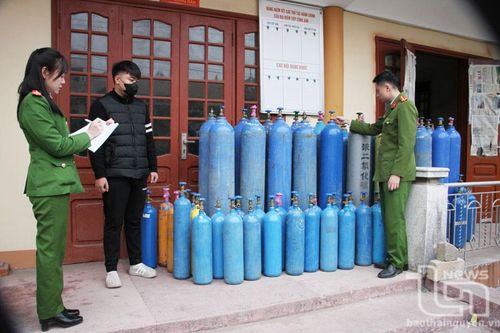 Công an TP. Thái Nguyên: Phát hiện, thu giữ gần 100 bình 'khí cười'