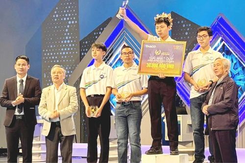 Chàng trai mang điểm cầu Olympia về Huế