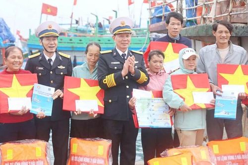 Xuân về trên đảo tiền tiêu