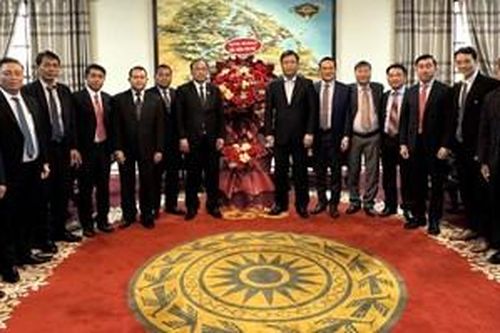 Đoàn đại biểu tỉnh Sê Kông thăm, chúc Tết lãnh đạo Thành ủy Huế