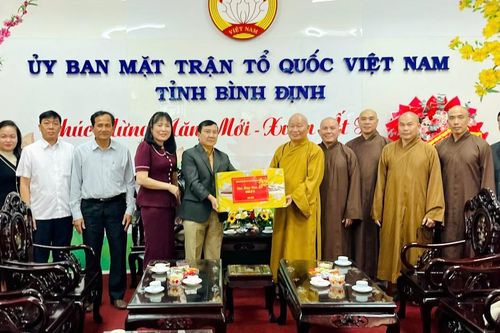 Bình Định: Ban Trị sự GHPGVN tỉnh chúc Tết Ất Tỵ đến lãnh đạo Tỉnh ủy và các cơ quan