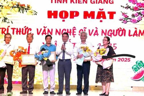 Kiên Giang: Đội ngũ văn nghệ sĩ, người làm báo phát huy tốt vai trò 'chiến sĩ' trên mặt trận tư tưởng, văn hóa của Đảng