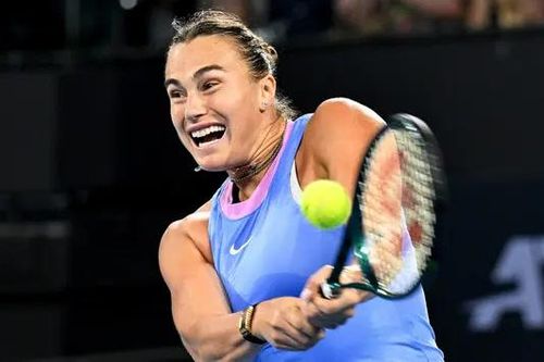 Aryna Sabalenka chật vật vào bán kết Australia Mở rộng 2025