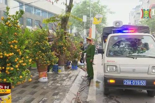 CSGT tuần lưu liên tục tại các chợ hoa xuân