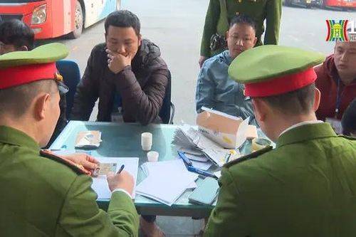 Hà Nội kiểm tra đột xuất nồng độ cồn khi lái xe