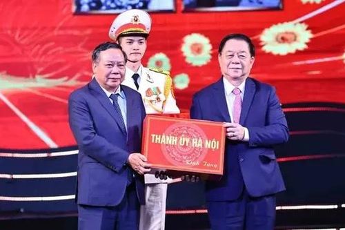 Bồi đắp niềm tin, niềm tự hào về Đảng quang vinh