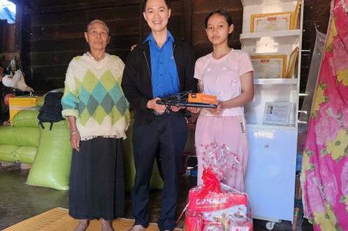 Tết ấm áp cho 'em nuôi' của Đoàn Thanh niên KTNN khu vực XII