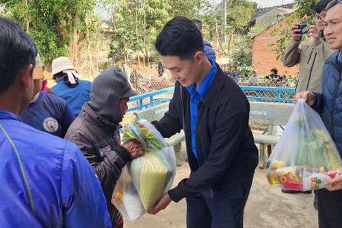 Mang xuân yêu thương đến đồng bào dân tộc thiểu số