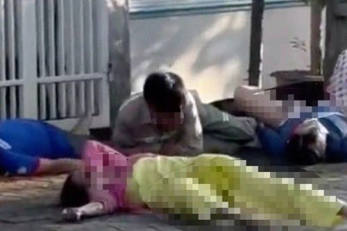Dựng cây nêu đón Tết, nhiều người nằm vỉa hè la hét, sự thật hãi hùng khi xem camera