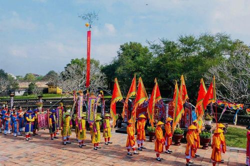 Huế rộn ràng không khí Tết cổ truyền