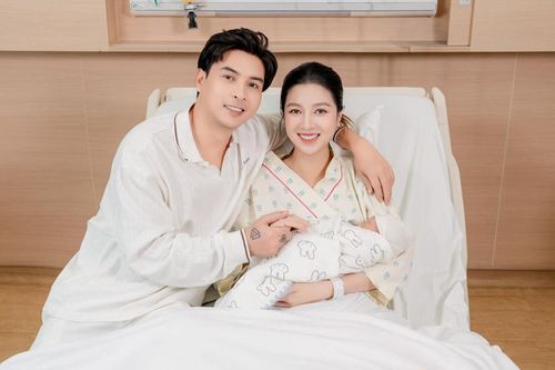 Vợ chồng Hồ Quang Hiếu đón con trai đầu lòng