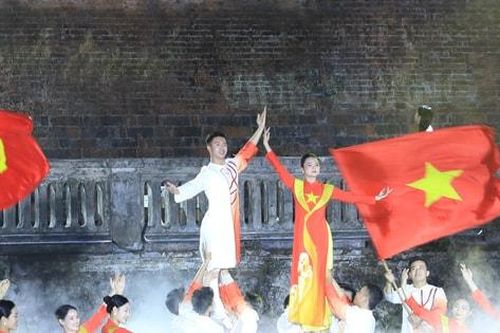 Xúc động chương trình chính luận nghệ thuật 'Hành trình vinh quang'