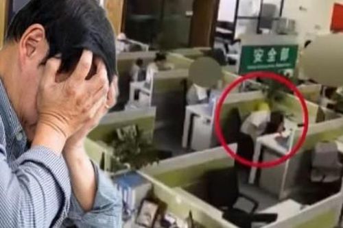 Nam nhân viên ngủ gật tại bàn làm việc suốt 1 tiếng, sếp check camera phát hiện liền đuổi việc ngay, tòa án tuyên bố: 'Công ty phải đền 1,2 tỷ đồng'