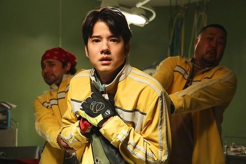 Nam thần Mario Maurer chuyển nghề làm shipper trong phim kinh dị hài