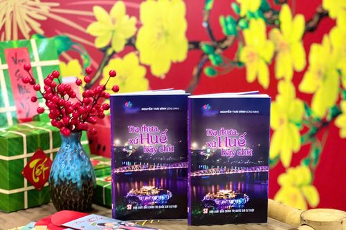 Đong đầy tình Xuân trong cuốn sách 'Dạ thưa, xứ Huế bây chừ'