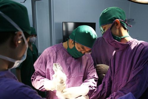 Quảng Ninh: Cấp cứu thành công bệnh nhân 15 tuổi bị dao cắm xuyên sọ